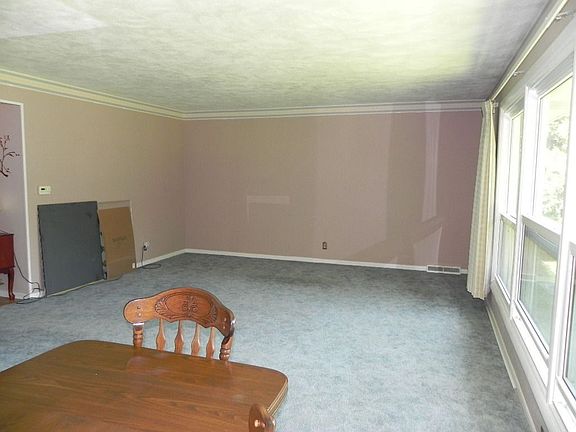 3rd image of 817 Illinois Ave