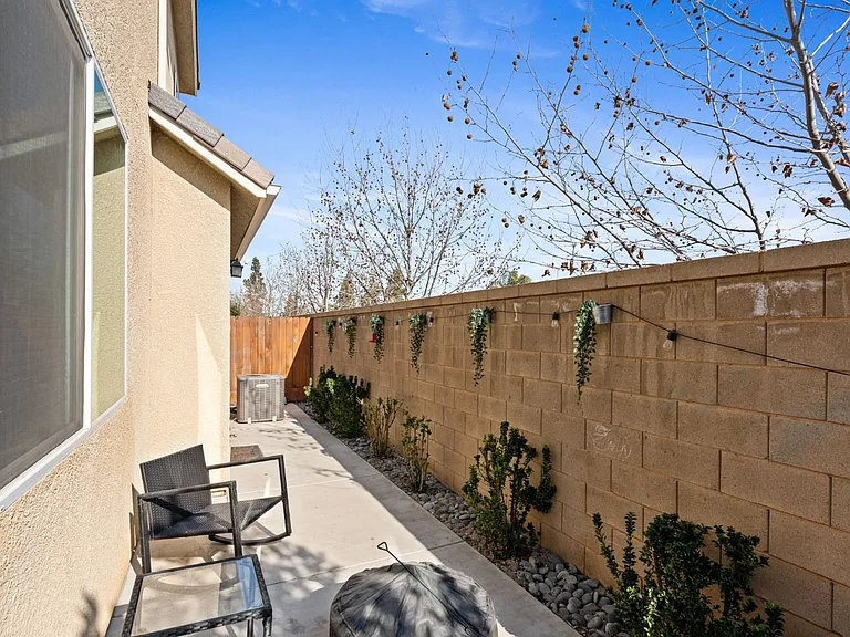 731 N Burgan Ave — Photo 25