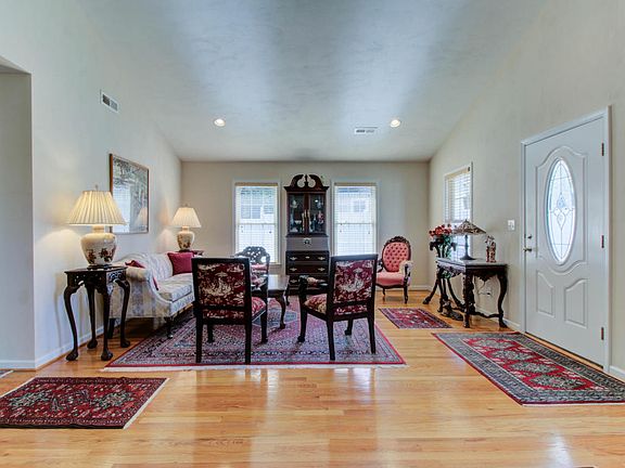5th image of 238 Braxton Ave