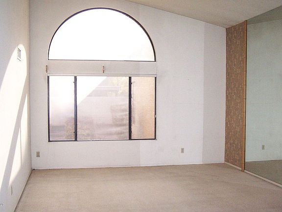 4th image of 31 W Dawn Dr