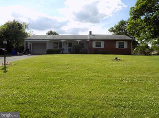 1547 Lakeside Dr, Pennsburg, PA 18073