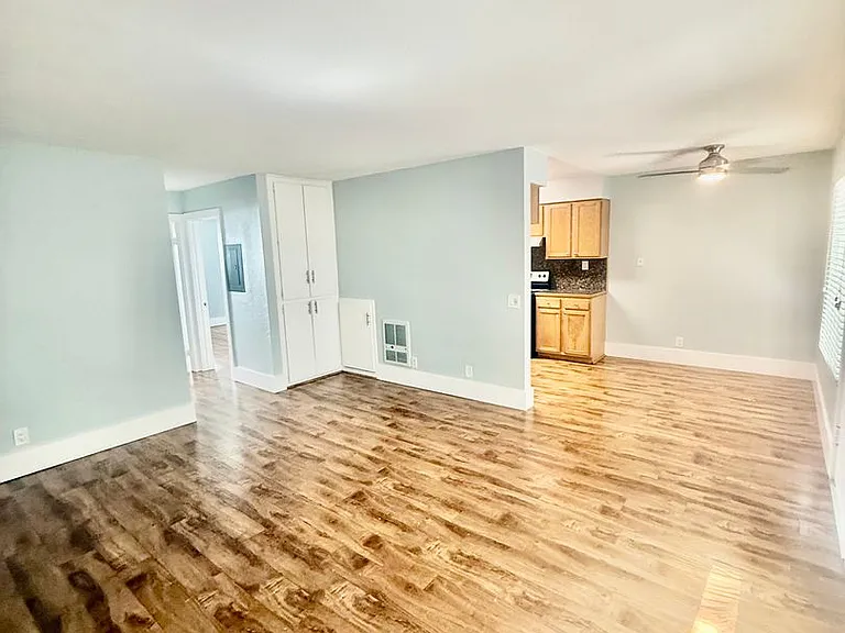 Howard & Lexington Apts — Photo 11