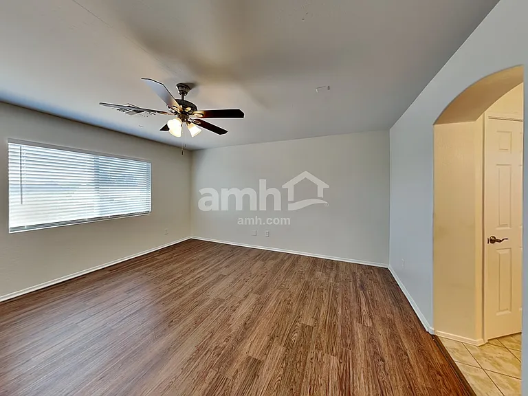 11353 W Buchanan St — Photo 10