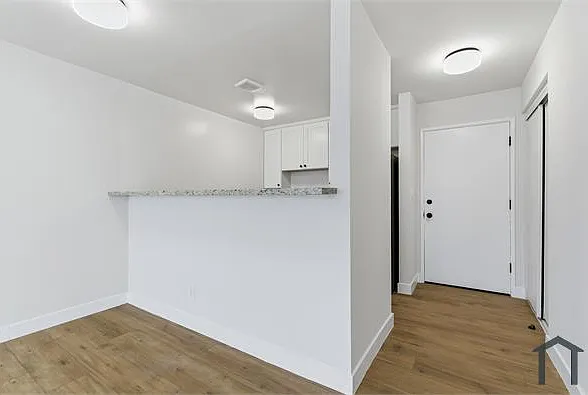 1922 S Hobart Blvd #9 — Photo 21