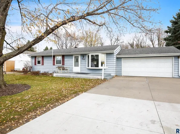 208 S 6th Ave, Brandon, SD 57005