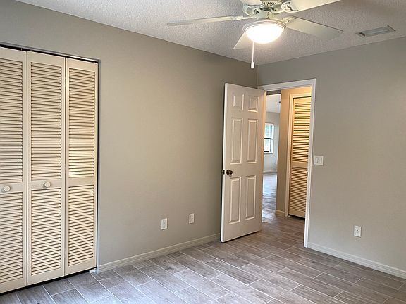 5th image of 55 Atlantic Oaks Cir #B