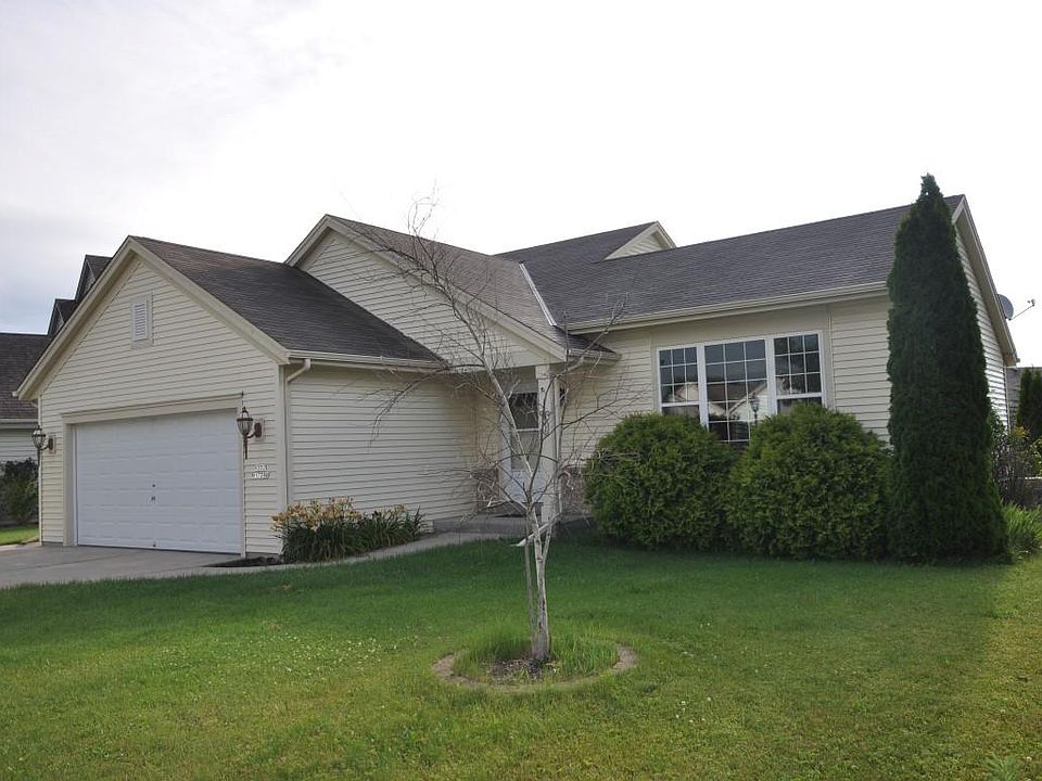 1st image of W202N17298 Oakwood Dr
