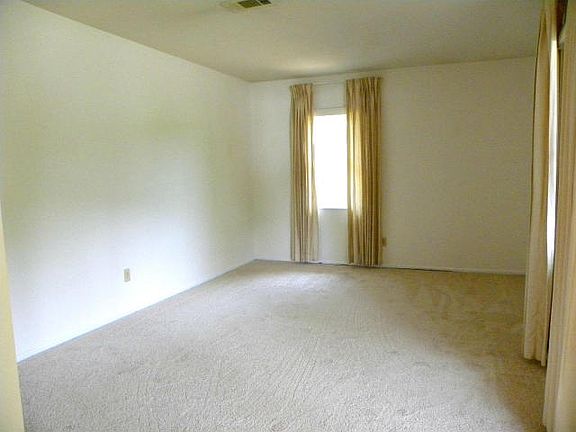 3rd image of 29 Overstreet Dr