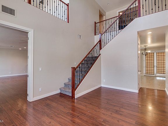 5th image of 2345 E Hampton Ave