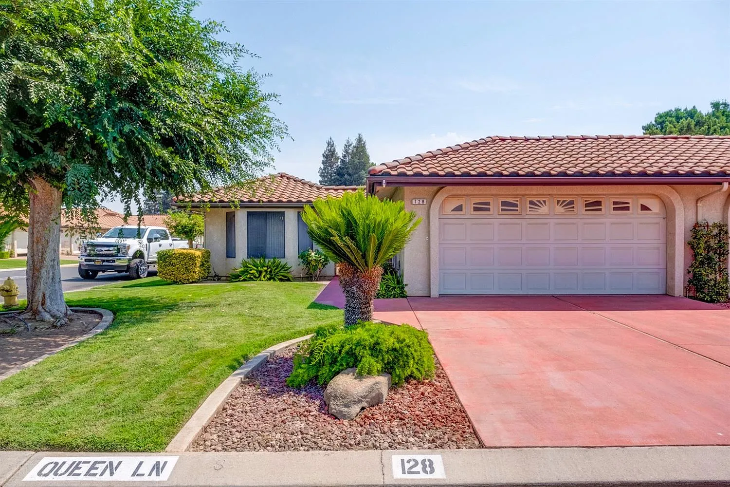 128 Queen Ln photo 1