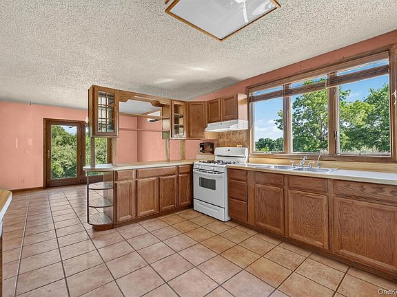 5th image of 25 Red Mills Road