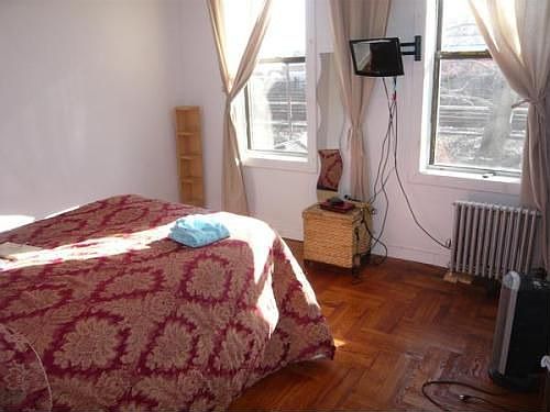 2nd image of 1531 E 15th St APT 4B