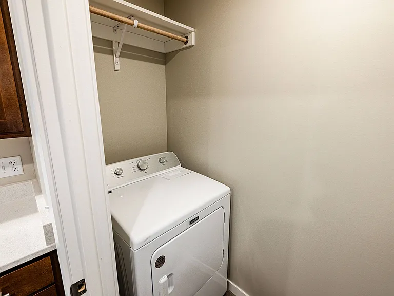 Kings Ridge Apartments — Photo 29