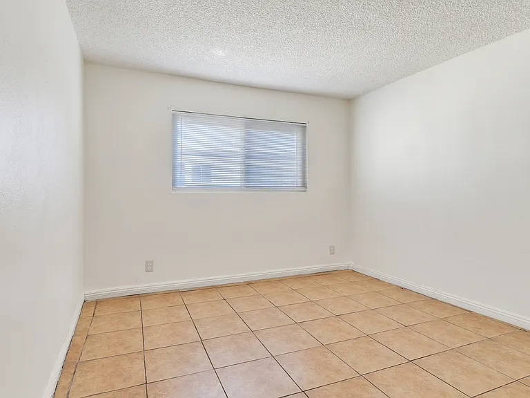 350 W 19th St #6 — Photo 12