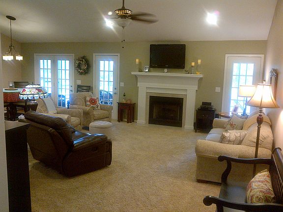 Living Room w/gas fireplace