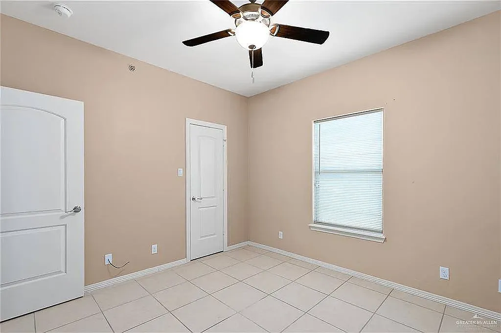 2 bed, 950 sqft, $858 — Photo 3