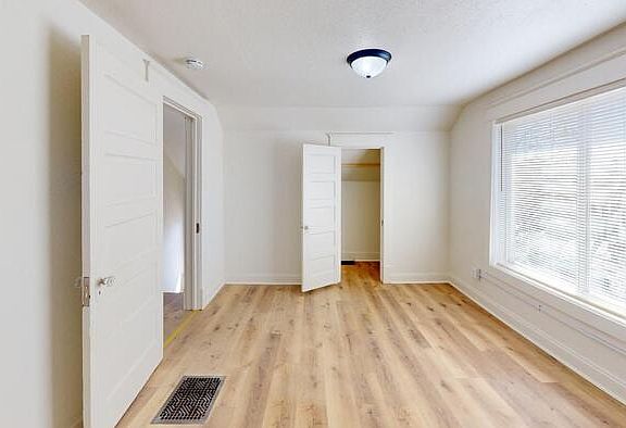 2nd image of 106 4th St NE