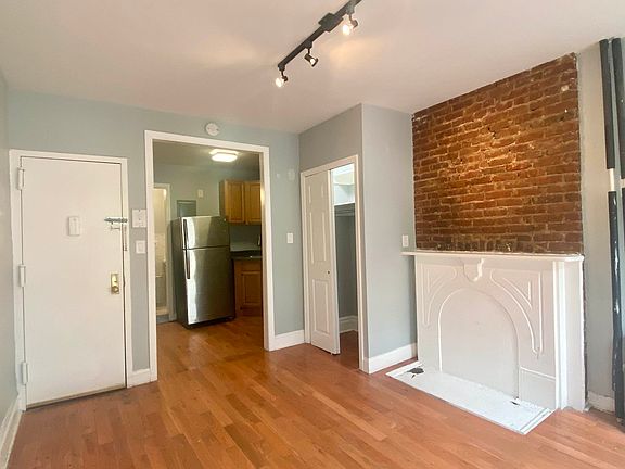 3rd image of 1466 Myrtle Ave #2B