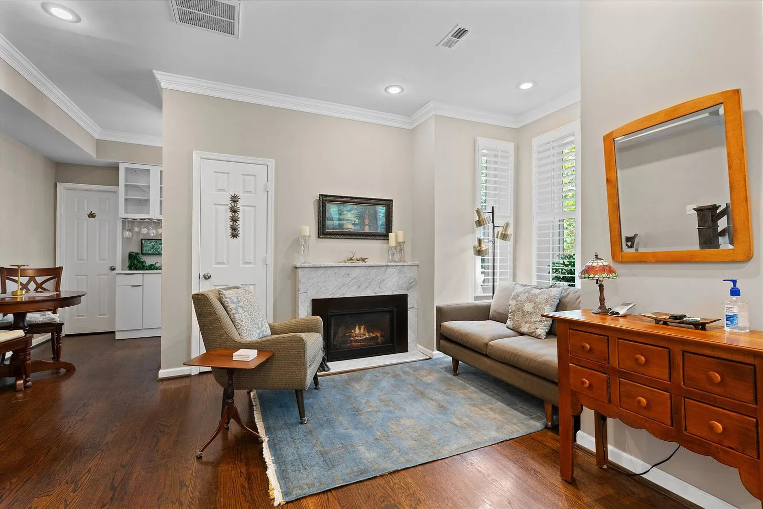 2 bed, 2.5 bath, 17222 sqft, $7,113 — Photo 4