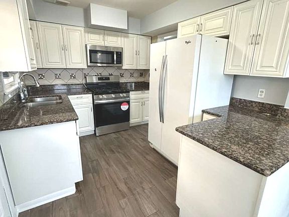 4th image of 7843 S Luna Ave