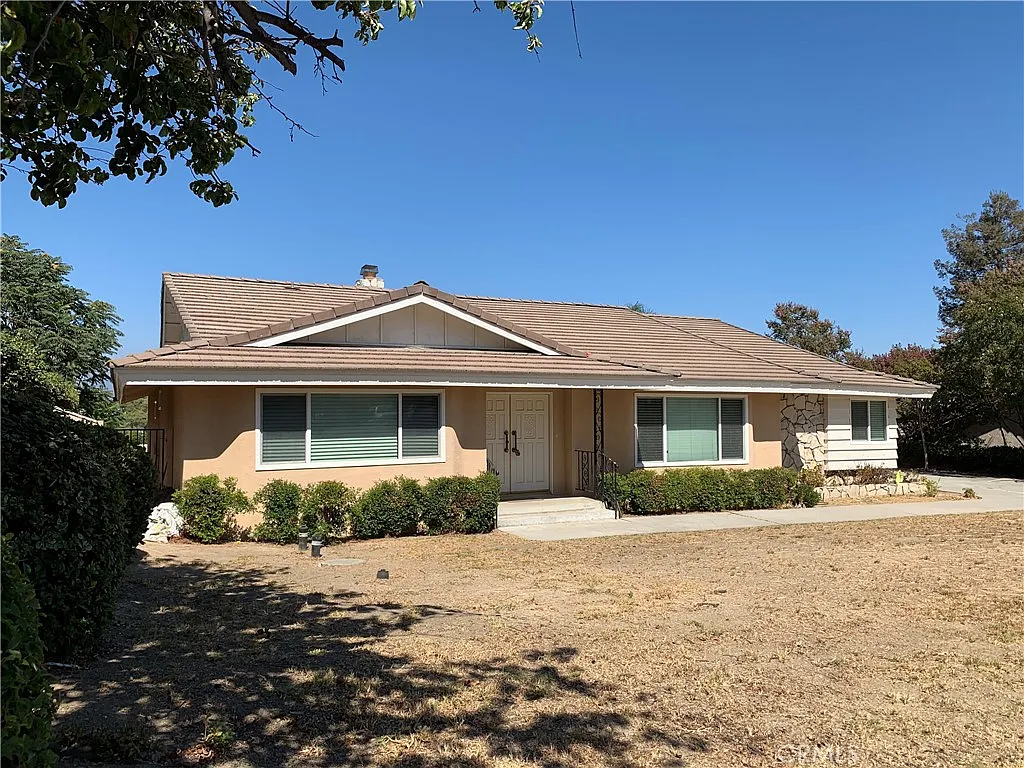 3 bed, 2776 sqft, $3,800 — Photo 2