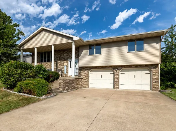 4841 Camelot Dr, Dubuque, IA 52002