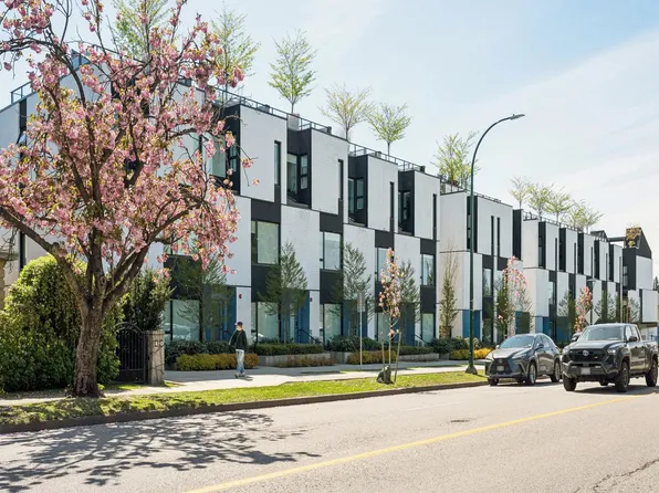 90 King Edward Ave W #211, Vancouver, BC V5Y 2H6