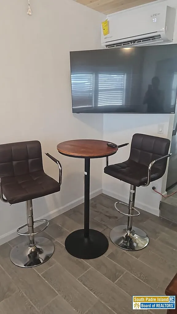1 bed, 1.0 bath, 450 sqft, $1,600 — Photo 3