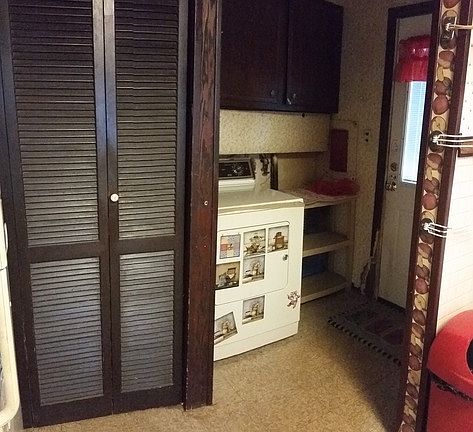 4th image of 9720 Natoma Ave