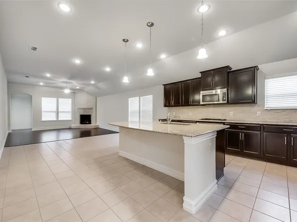 601 Elm Creek Dr, The Colony, TX 75056