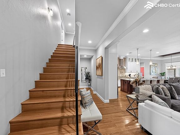 3rd image of 903 W 86th Pl S