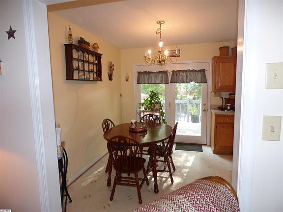 5th image of 17 Ashton Dr