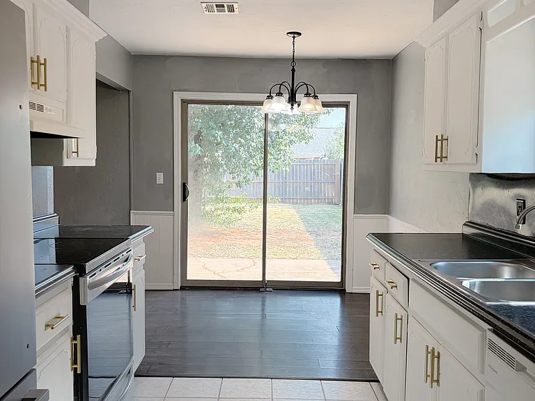740 W Elder Dr — Photo 5