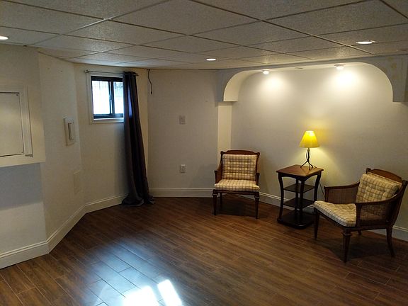 The unit has been updated. Flush drywall ceilings (not drop down)