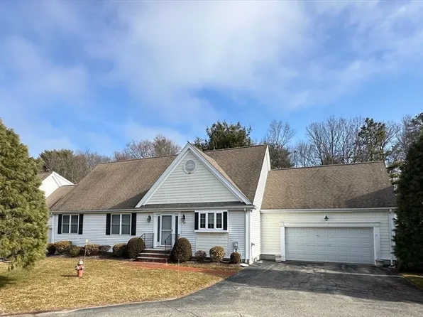 19 Turtlebrook Way #19, Medfield, MA 02052