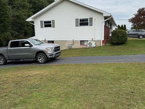 3rd image of 835 Woodland Rd