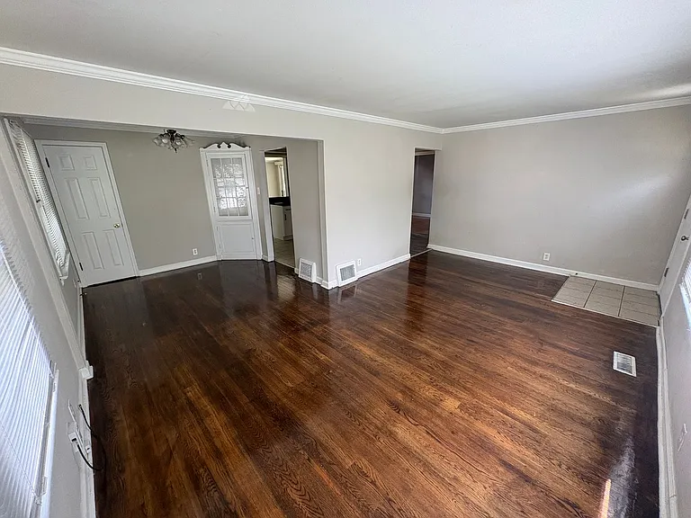 1263 Roxton Dr — Photo 2
