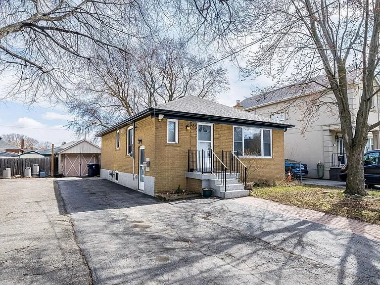 233 Beta St #UPPER — Photo 2