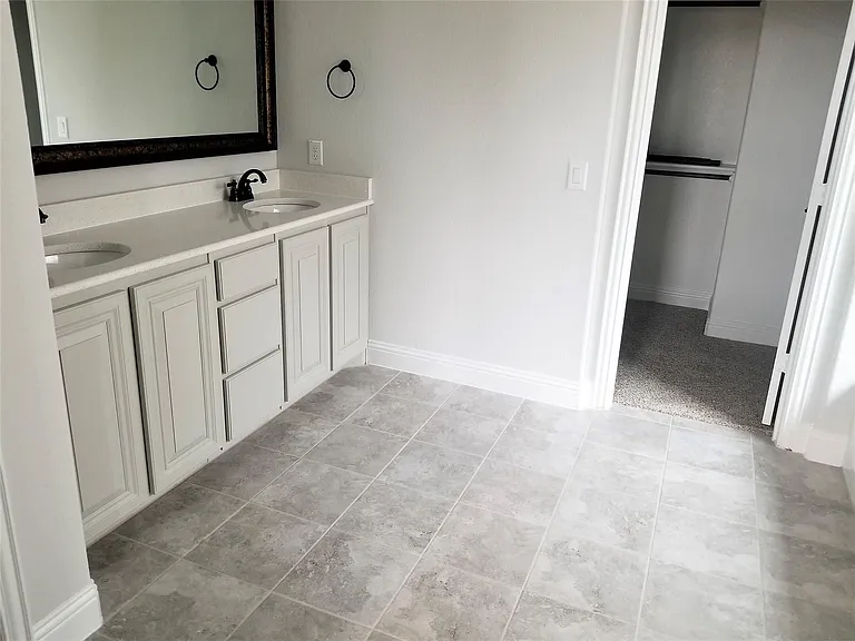 2113 Burke Dr — Photo 12