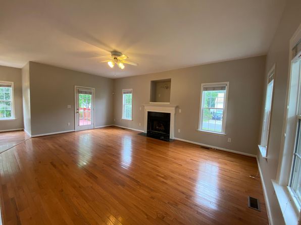 102 Cabin Wood Ct