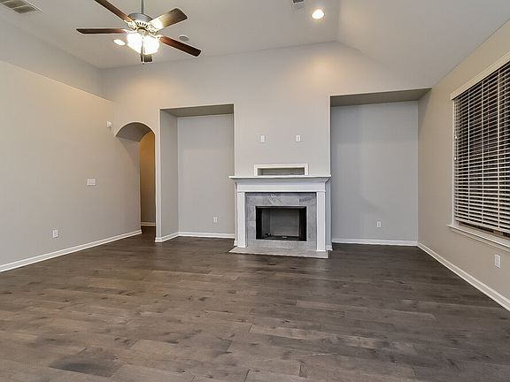 4th image of 155 Willow Springs Ln