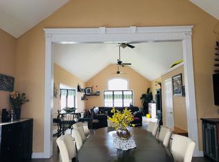 495 S Country Rd, East Patchogue, NY 11772