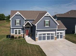 10407 N Chelsea Ave, Kansas City, MO 64156