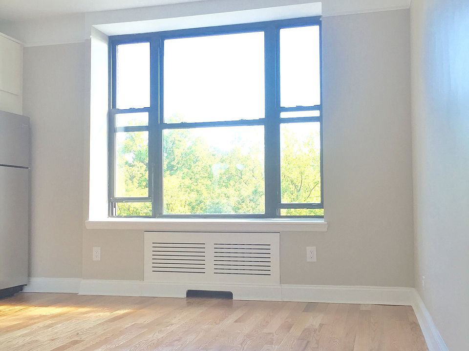 2nd image of 780 Riverside Dr APT 6F