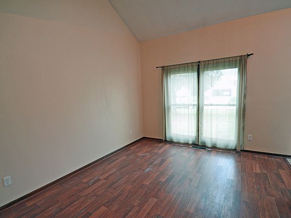 5th image of 633 Moonlight Ct