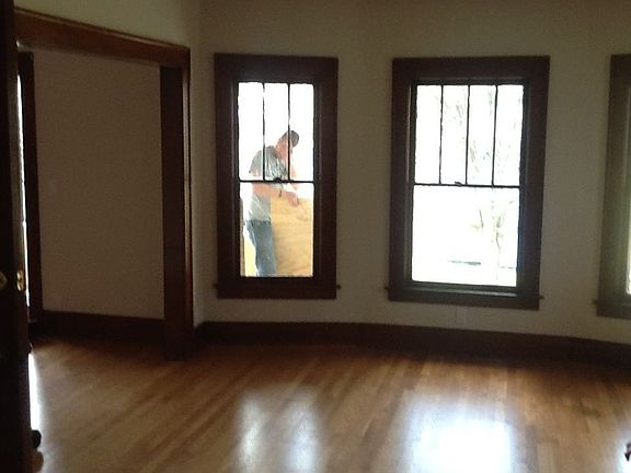 4th image of 349 Clairmonte Ave