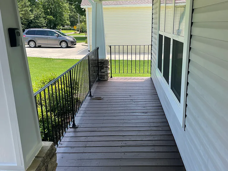 803 Hickory Ave SW — Photo 2