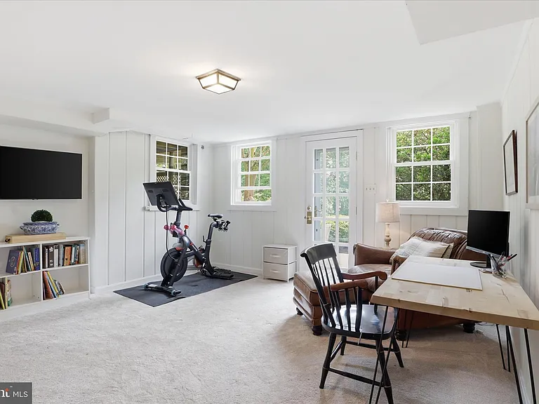 2316 N Stafford St — Photo 38