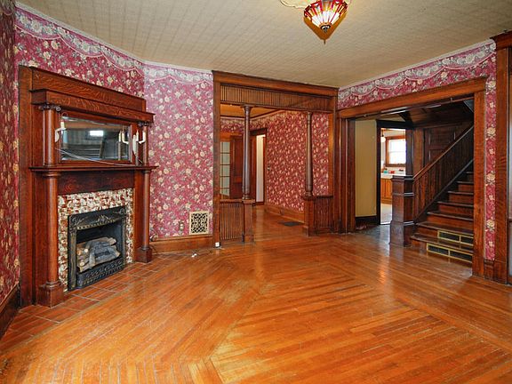 502 E Chicago Rd-105