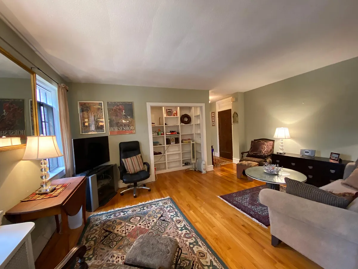 Building Photo - 1212 Delaware Ave #B5